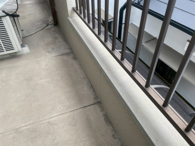 姫路市のベランダ土間の経年劣化